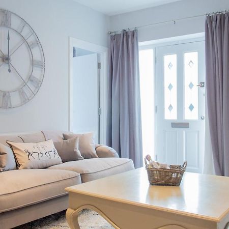 Modern Apartment With Free Parking And Wifi ストラットフォード＝アポン＝エイボン エクステリア 写真