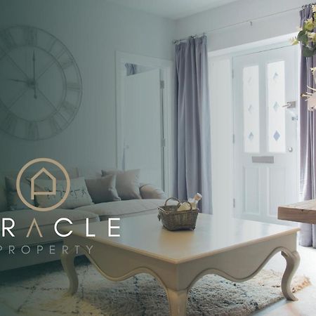 Modern Apartment With Free Parking And Wifi ストラットフォード＝アポン＝エイボン エクステリア 写真