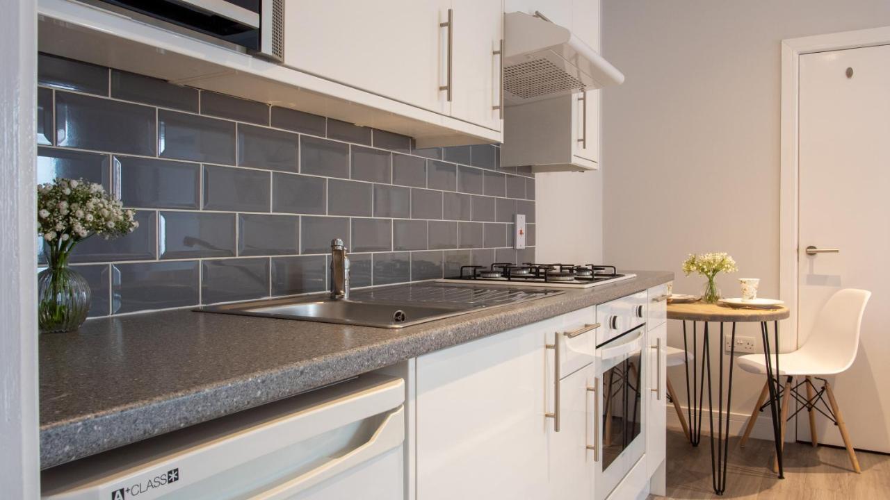 Modern Apartment With Free Parking And Wifi ストラットフォード＝アポン＝エイボン エクステリア 写真