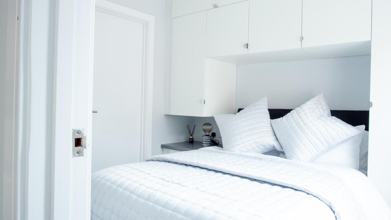 Modern Apartment With Free Parking And Wifi ストラットフォード＝アポン＝エイボン エクステリア 写真