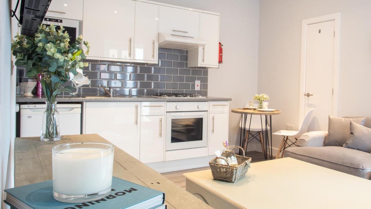 Modern Apartment With Free Parking And Wifi ストラットフォード＝アポン＝エイボン エクステリア 写真