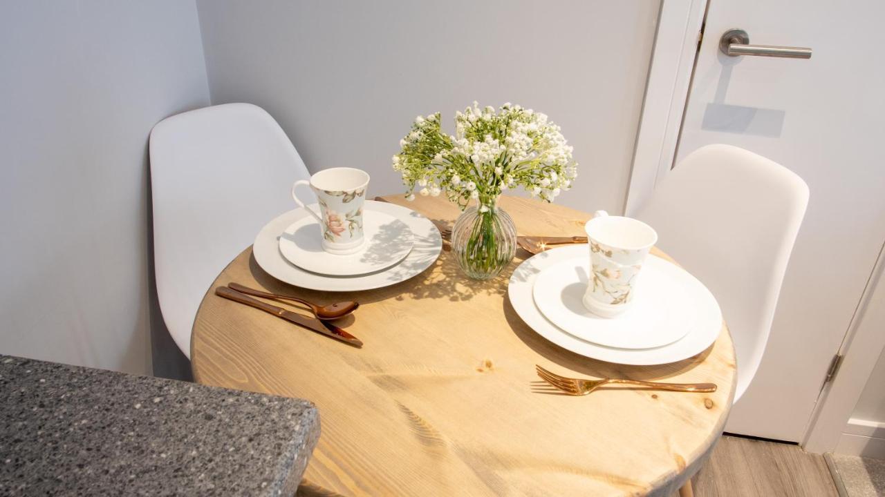 Modern Apartment With Free Parking And Wifi ストラットフォード＝アポン＝エイボン エクステリア 写真