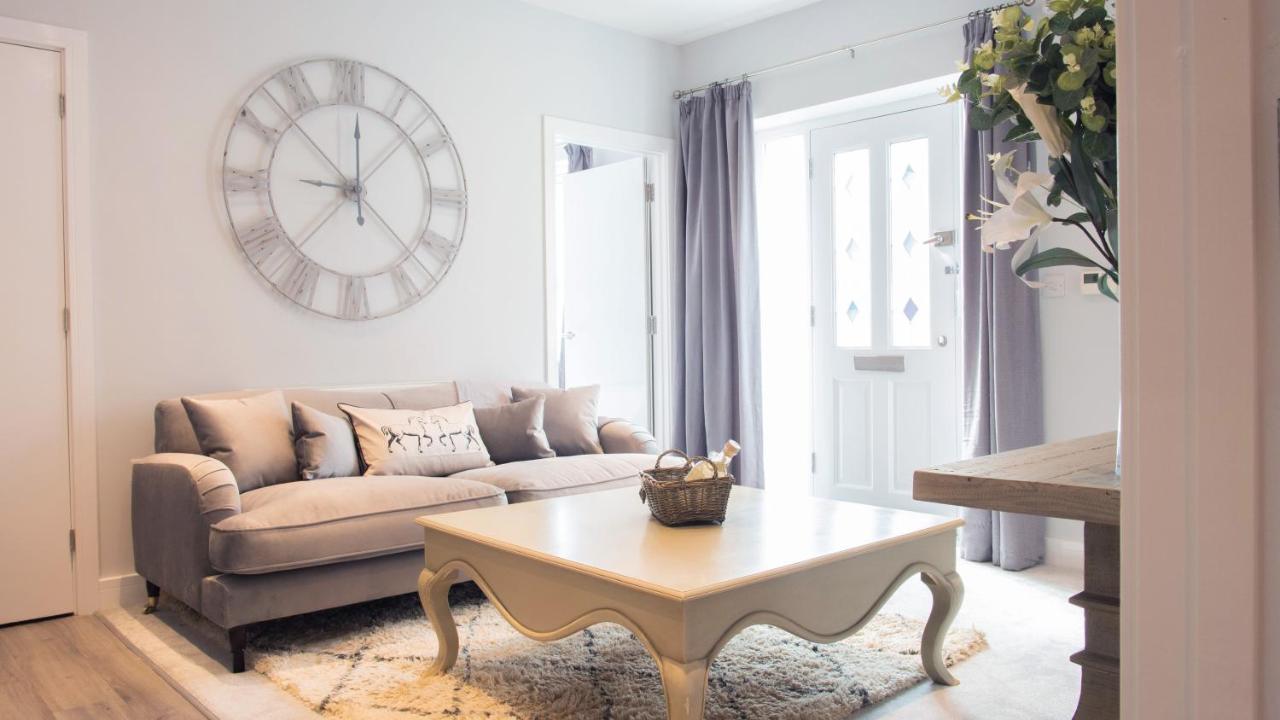 Modern Apartment With Free Parking And Wifi ストラットフォード＝アポン＝エイボン エクステリア 写真